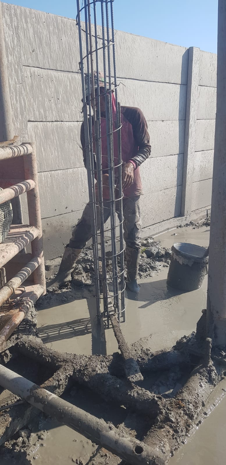 Pemasukan Besi D30 Kedalaman 18m